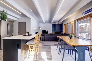 Condo, 2 chambres | Restauration