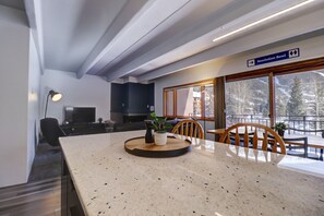 Condo, 2 Bedrooms | Dining