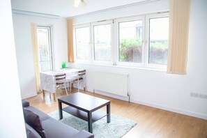 House | Living room - Large Shoreditch, Hoxton 3-bed Garden Flat (London)