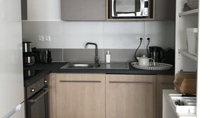 茶具/咖啡用具、冰箱、微波炉、烤箱