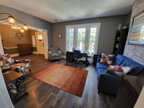 Interior - Spacious 3 bedroom and 2.5 bathroom home located in historic Shaw Neighborhood. (St. Louis)