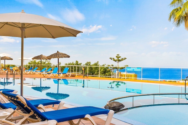 2 outdoor pools, sun loungers