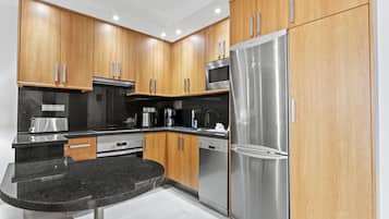 Apartemen, 1 kamar tidur, pemandangan samudra | Dapur pribadi | Lemari es, microwave, oven, dan kompor