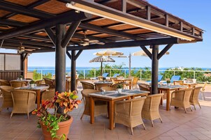 Se ofrece un desayuno bufé (15.95 EUR por persona)