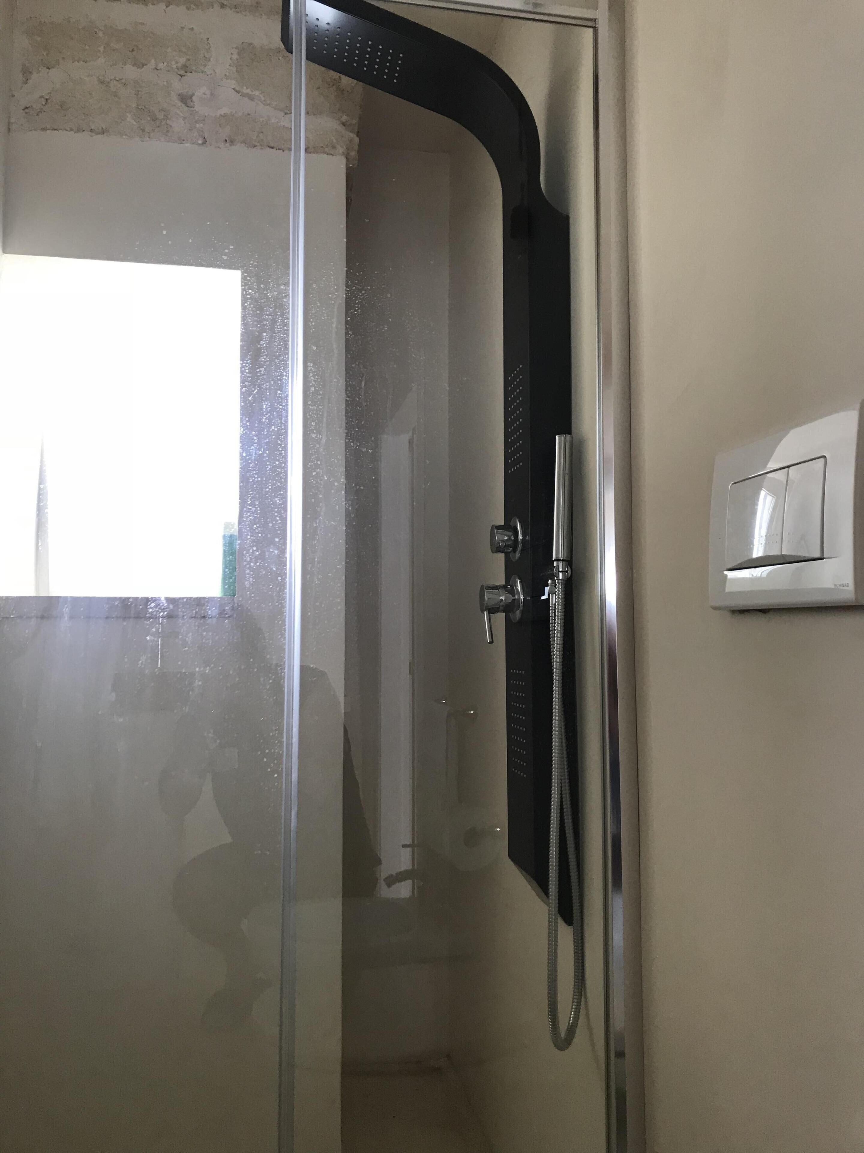 Casa | Baño | Ducha, secador de pelo, bidé y toallas