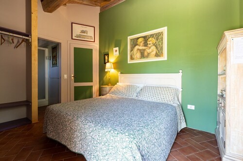Intimate independent room for couples