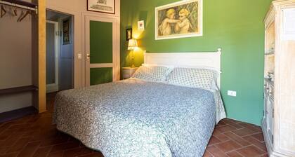 Intimate independent room for couples