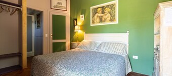 Intimate independent room for couples