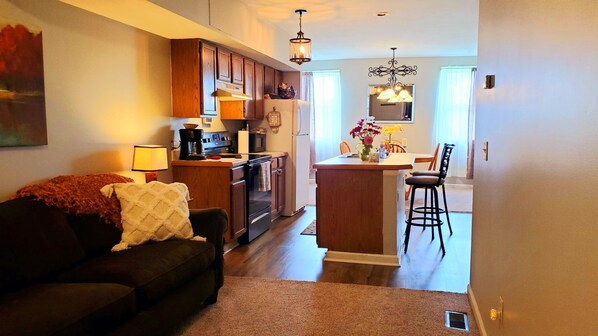 Interior - Cozy 2 Bedroom Apartment- Lovely Country Setting (Oswego)