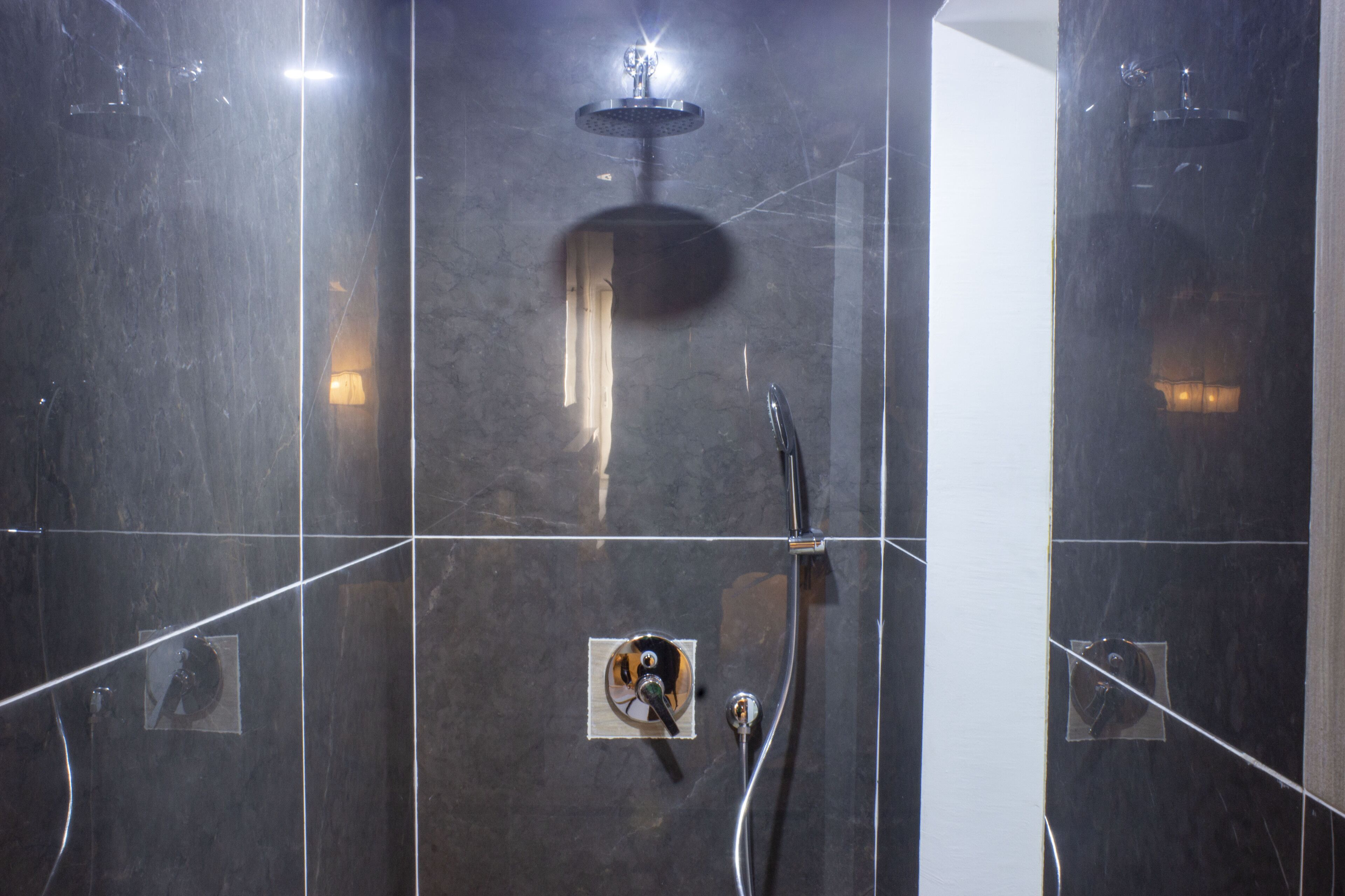 King Suite Room | Bathroom