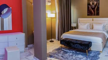 Premium bedding, in-room safe, desk, free WiFi