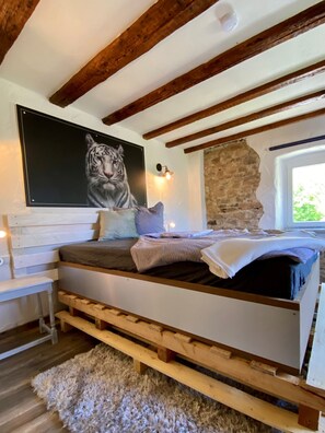 4 bedrooms, iron/ironing board, travel crib, free WiFi