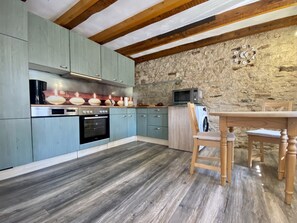 Fridge, microwave, oven, stovetop - Maisonette Eifel, vacation with sauna and whirlpool (Dahlem)