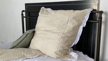 4 quartos, ferros/tábuas de passar roupa, berço de viagem