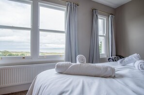 14 bedrooms, iron/ironing board, WiFi, bed sheets - Penally Manor - Luxurious Manor House - Tenby (Tenby)