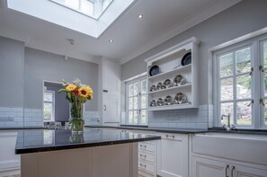 Fridge, microwave, oven, stovetop - Penally Manor - Luxurious Manor House - Tenby (Tenby)