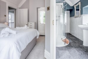 14 chambres, fer et planche à repasser, Wi-Fi, draps fournis