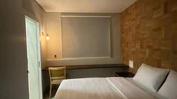 Standard Double Room | Minibar, in-room safe, desk, laptop workspace