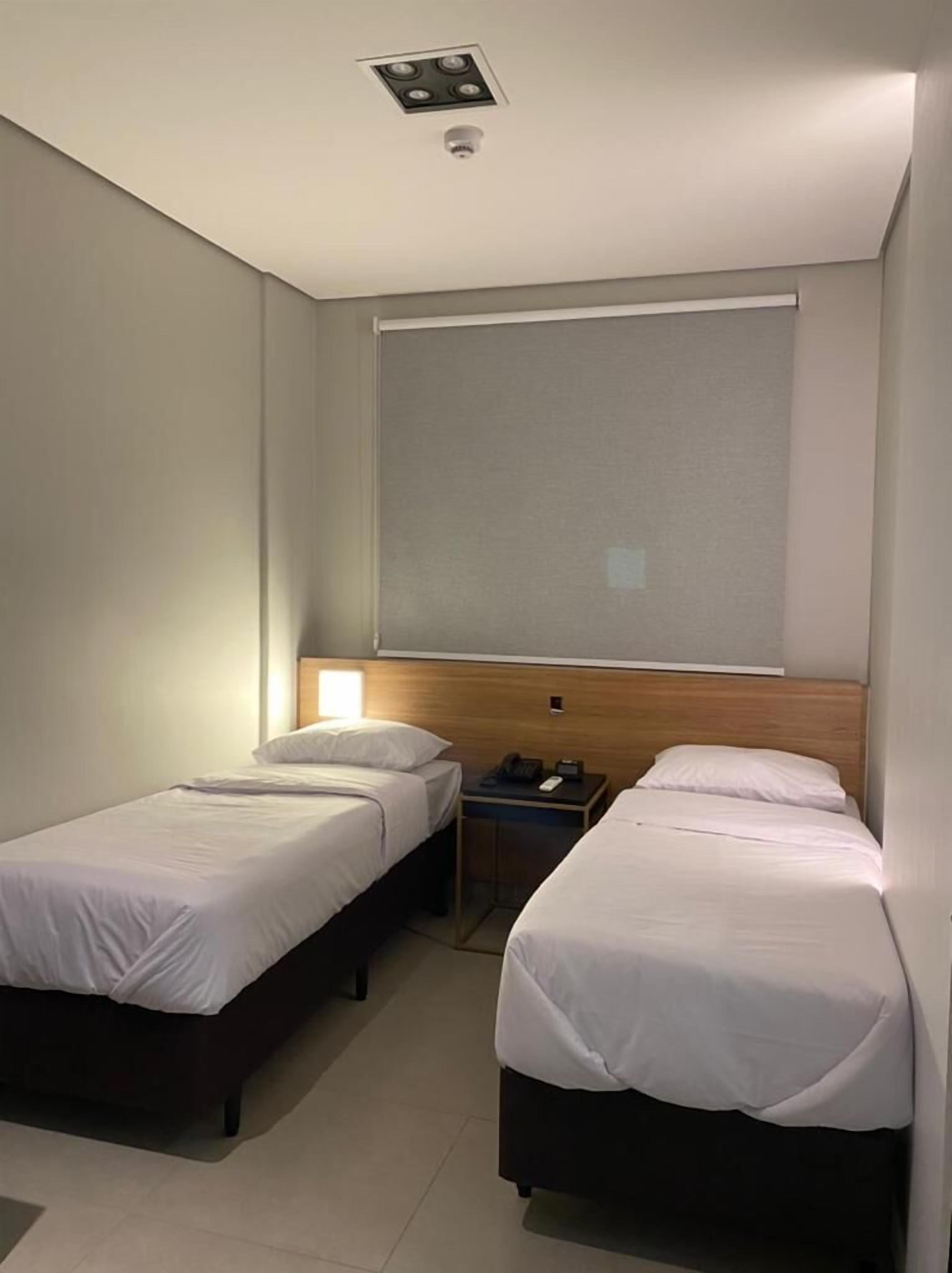 standard twin room | 1 bedroom, minibar, in-room safe, desk