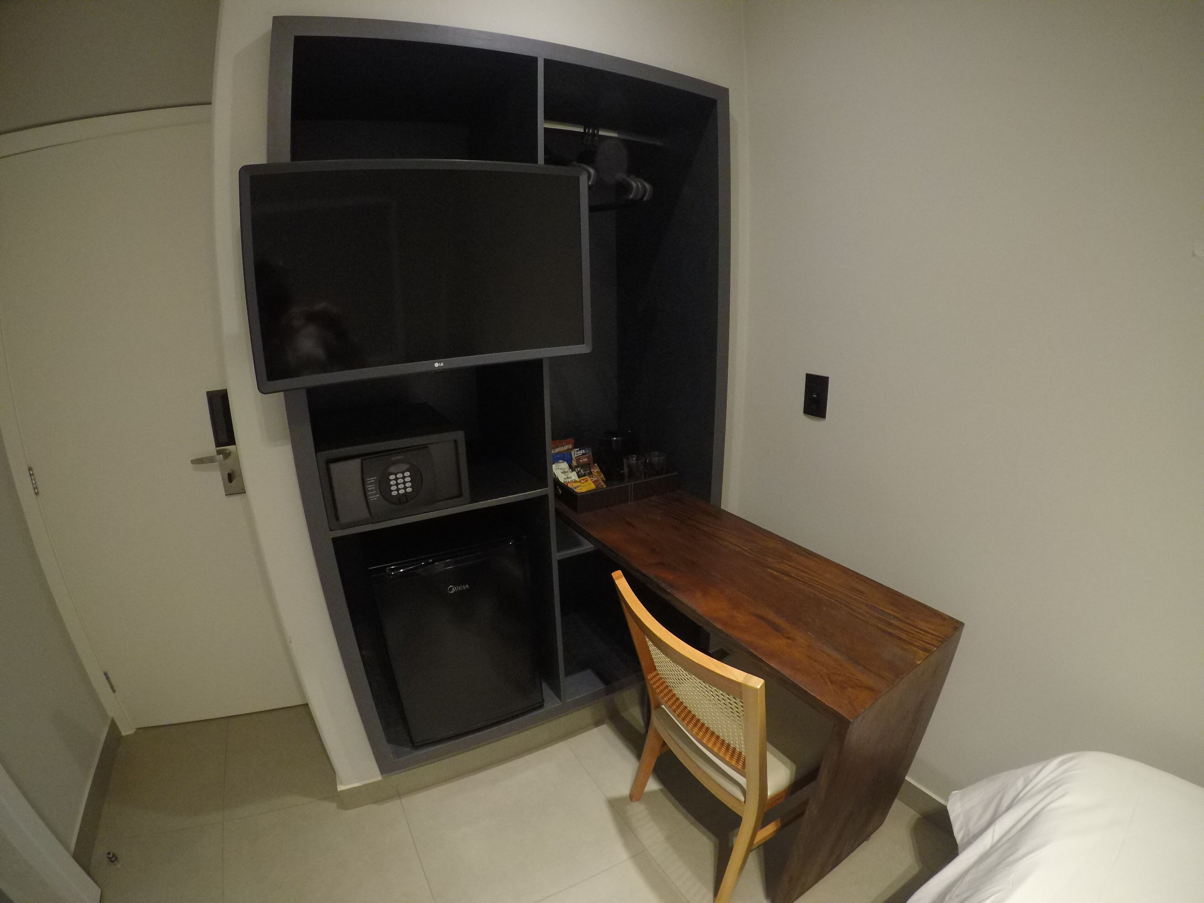standard twin room | 1 bedroom, minibar, in-room safe, desk
