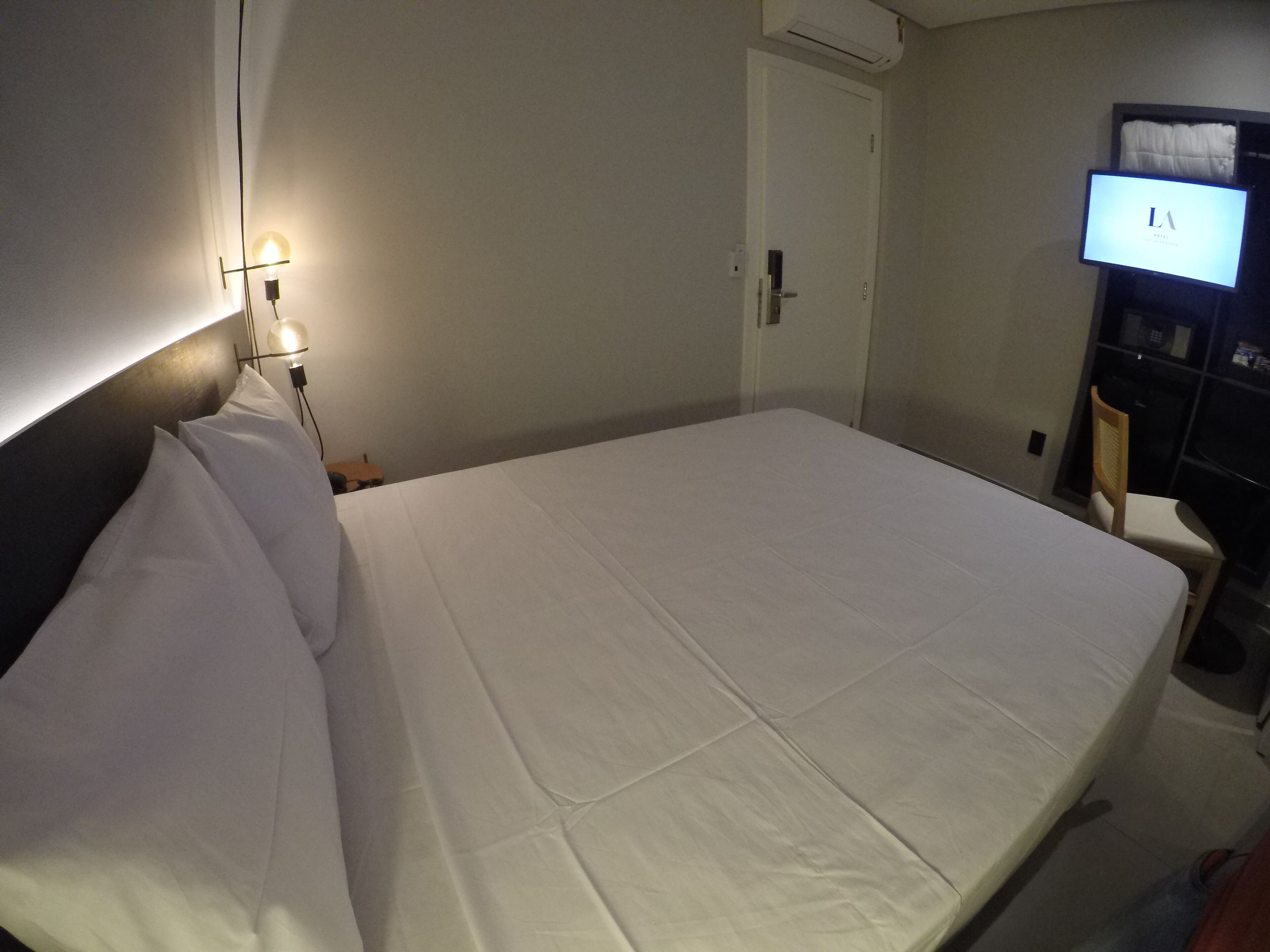 standard double room | 1 bedroom, minibar, in-room safe, desk