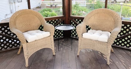 Cozy retro charm in Saint Paul with a monthly discount