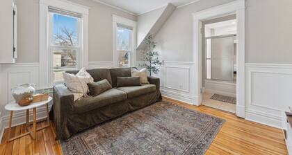 Cozy retro charm in Saint Paul with a monthly discount