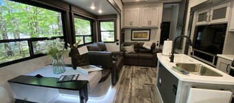 Luxury RV get away near Kport