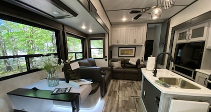 Luxury RV get away near Kport