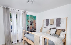 1 bedroom, bed sheets