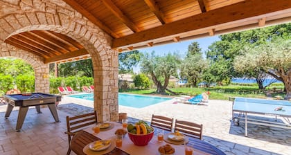 Manolis Beach Villa with pool near Kassiopi, Corfu, Greece