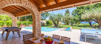 Manolis Beach Villa with pool near Kassiopi, Corfu, Greece