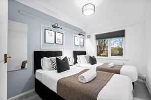 3 bedrooms, desk, iron/ironing board, free WiFi