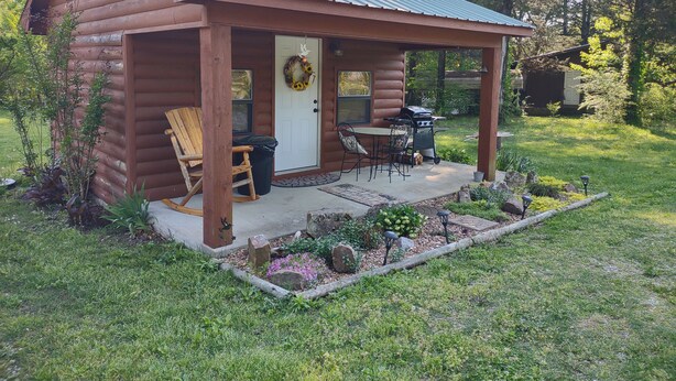 A log cabin with a porch, a dining table, and a grill. - Cozy 1 Room Cabin (Mountain View)