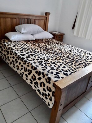 1 bedroom, iron/ironing board, free WiFi, bed sheets - SUPER STAR PAPHOS LIMNARIA GARDENS APARTMENT FREE INTERNET& WELCOME PK!!! (Kata Paphos)