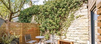 The Pigsty - sleeps 2 guests  in 1 bedroom