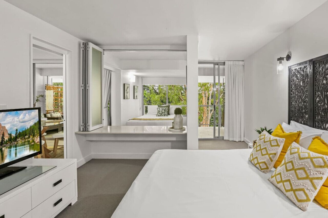 2 bedrooms, desk, iron/ironing board, travel cot