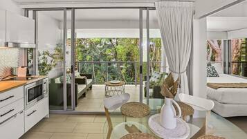 2 bedrooms, desk, iron/ironing board, travel cot