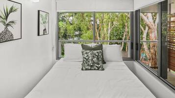 2 bedrooms, desk, iron/ironing board, travel cot