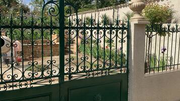 Enceinte de lâhĂ©bergement