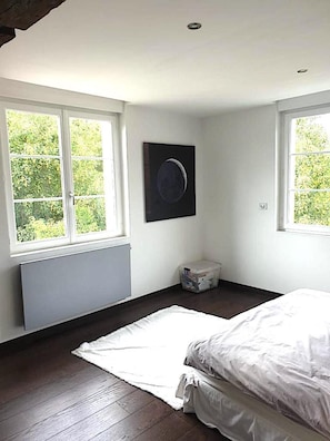 5 slaapkamers, een strijkplank/strijkijzer, reisbedje, gratis wifi