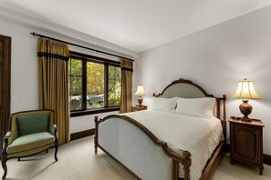 4 bedrooms, desk, iron/ironing board, free WiFi - Red-tail Lodge by Vail Butler - Ski In/Out (Beaver Creek)