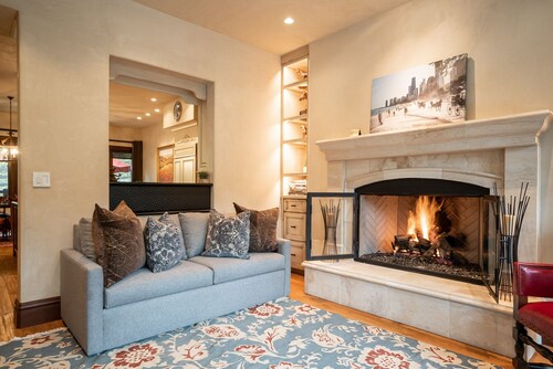 Red-tail Lodge by Vail Butler - Ski In/Ski Out, Hot Tub, Walk to Town