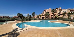 Pool - Mar Menor Golf Resort, Luxury apartment,  Sleeps 6, Lake Views (Torre-Pacheco)