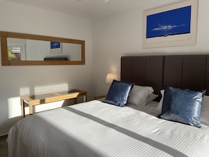 3 bedrooms, iron/ironing board, travel crib, free WiFi - Mar Menor Golf Resort, Luxury apartment,  Sleeps 6, Lake Views (Torre-Pacheco)