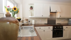 Cottage | Dapur pribadi | Lemari es, microwave, mesin pencuci piring, dan ketel listrik