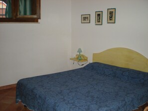 2 chambres, fer et planche à repasser