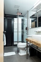 Suite | Bathroom | Shower