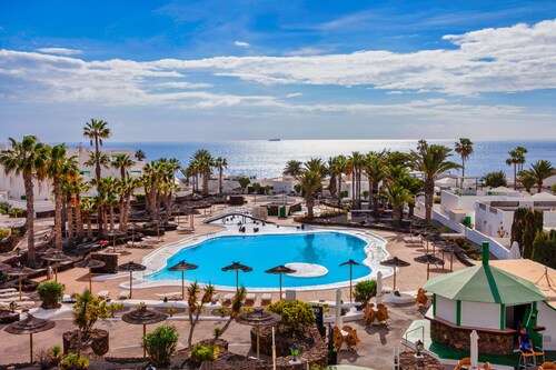 Luxury apartment with all facilities nearby