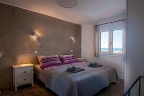 1 slaapkamer, een kluis op de kamer, een strijkplank/strijkijzer